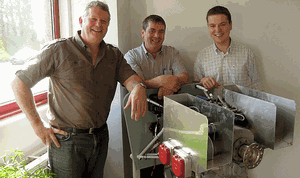 Aerosport Australia’s Les Elliott (left) with a light aircraft powerplant from ULPower Aero Engines. (Aerosport Australia)